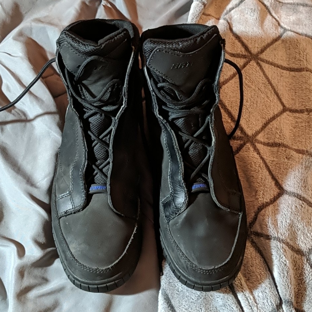 Motorcycle riding boots